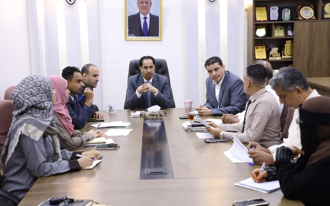 الوزير البكري يرأس اجتماعاً للجنة المناقصات والمزايدات
