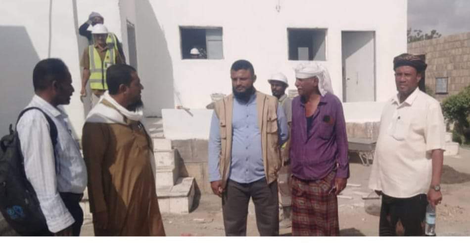 مدير عام مديرية خنفر “اليوسفي”يتفقد الأعمال الجارية في مدرسة ساكن وعيص