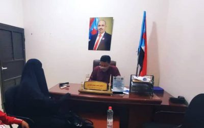 غيثان يلتقي بمديرة ساحة الشهداء بزنجبار ويشيد بدورها في الحفاظ على المنتزه
