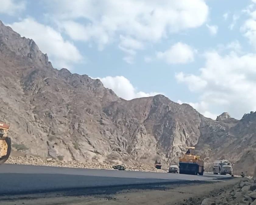 أعمال السفلتة تصل اليوم حتى الكيلو27.365 من طريق باتيس-رصد