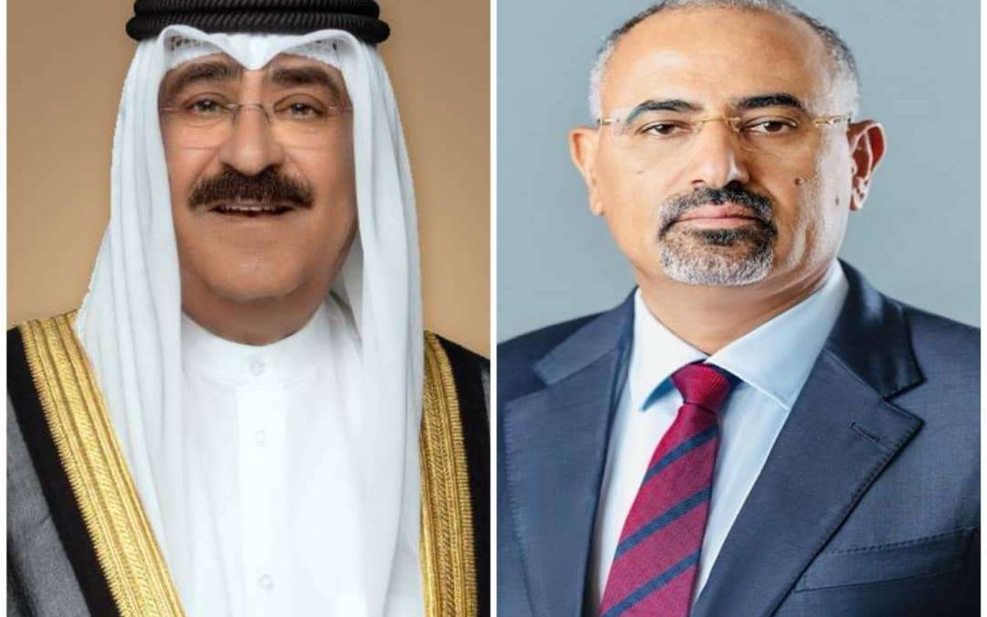 الرئيس الزُبيدي يهنئ أمير دولة الكويت بالعيد الوطني لبلاده