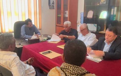 محافظ أبين يطالب رئيس مجلس الوزراء بالتدخل لحل مشكلة الكهرباء ويحذر من انهيار المنظومة