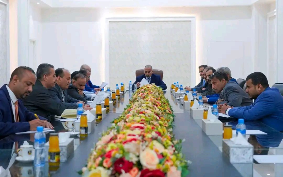 الرئيس الزُبيدي يترأس اجتماعا للقيادة التنفيذية العُليا بالمجلس الانتقالي الجنوبي