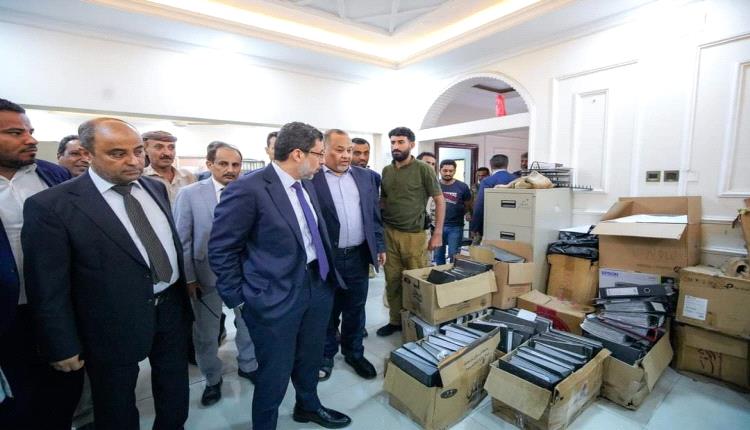 رئيس الوزراء يوجه بإحالة عدد من مسؤلي الضرائب للتحقيق