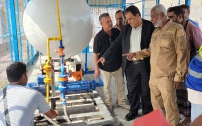 مدير شركة النفط بعدن يدشن عمل محطة “14” أكتوبر النموذجية لتعبئة غاز السيارات بمديرية خور مكسر