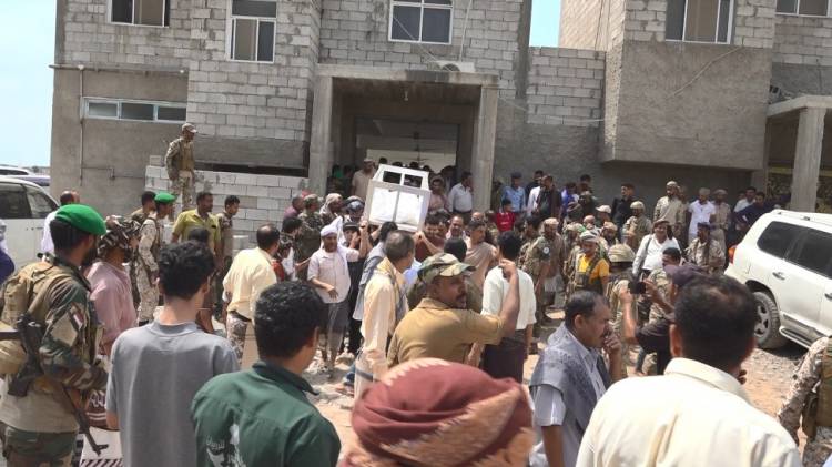 بموكب جنائزي مهيب.. تشييع جثمان الشهيد محمد المرهبي إلى مثواه الأخير في العاصمة عدن