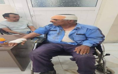 سيارة مخالفة تصيب رجل مرور وسائقها يلوذ بالفرار
