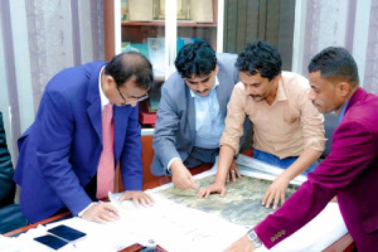 بن الوزير يوافق على مسودات المخططات وحدات الجوار الجديدة لمدن عتق وعزان والروضة