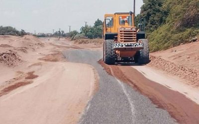جهود لفتح الطرق المتضررة بالرياح والأمطار والسيول في لحج وأبين وشبوة