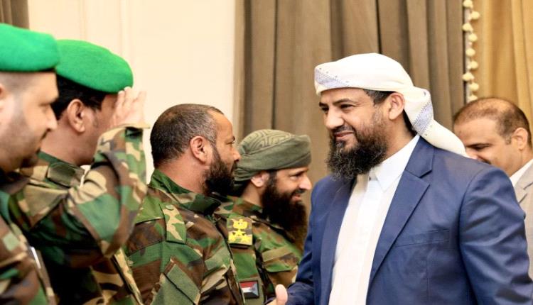 المحرمي يوجه قادة ألوية الاحزمة الأمنية بضرورة التكامل والتنسيق لحفظ وترسيخ الأمن والاستقرار