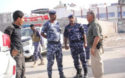 العميد المنهالي يتفقّد الدوريات المنتشرة في المكلا ويقود حملة أمنية ضد المشوّهين لمظهر المدينة
