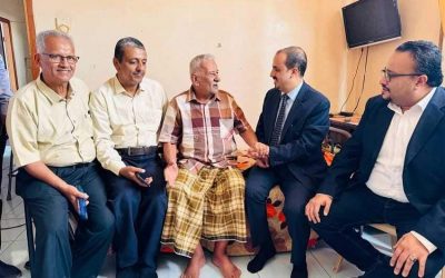 الارياني يزور الأديب والناقد شراء ويشيد بمسيرته الأدبية وجهوده في اتحاد الأدباء والكتاب
