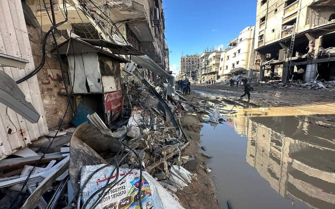 نتيجة سوء التغذية والجفاف.. وفاة 15 طفلا بمستشفى في غزة