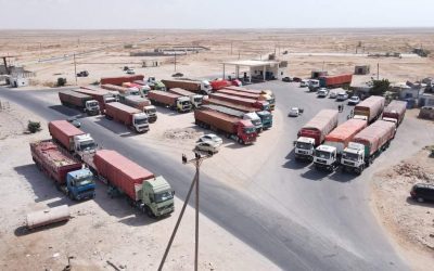 محافظ المهرة “بن ياسر” يستقبل قافلة المساعدات الرمضانية العمانية ويشيد بدعم السلطنة