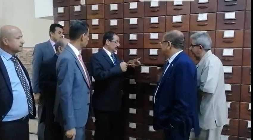 وزير الداخلية يتفقد سير العمل في فرعي مصلحتي الجوزات والأحوال المدنية بالقنصلية بجدة
