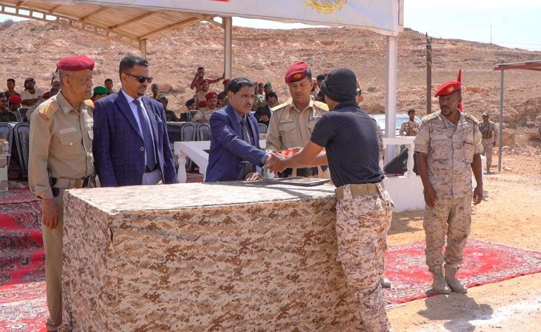 نائب رئيس المجلس الانتقالي الجنوبي عضو مجلس القيادة الرئاسي اللواء البحسني يشهد حفل تخرّج الدفعة التاسعة استجداد بلواء النخبة الحضرمي