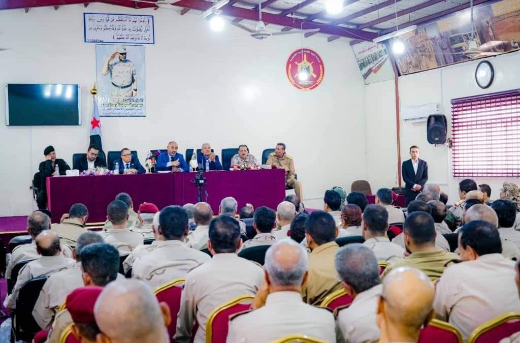 الرئيس الزُبيدي يترأس لقاء موسعا لقادة الوحدات العسكرية والأمنية الجنوبية
