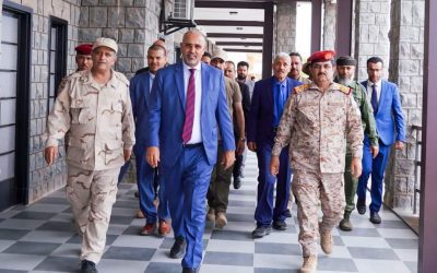 الرئيس الزُبيدي يتفقد سير العملية التعليمية في الأكاديمية العسكرية العُليا