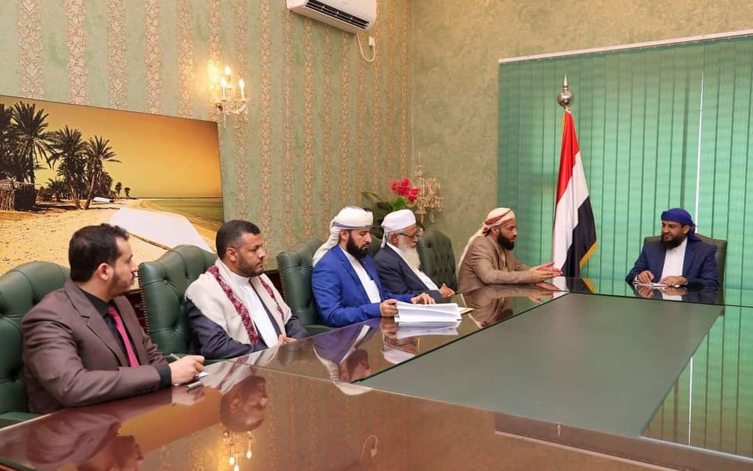 المحرّمي يعقد اجتماعاً موسعاً بوزير ووكلاء وزارة الأوقاف والإرشاد الديني
