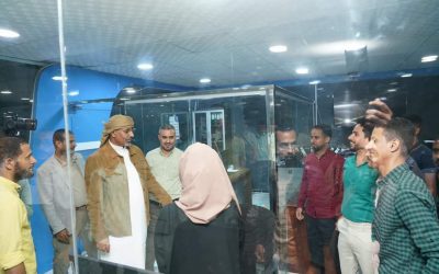 الرئيس الزُبيدي يتفقد سير العمل بقطاع الإذاعة والتلفزيون