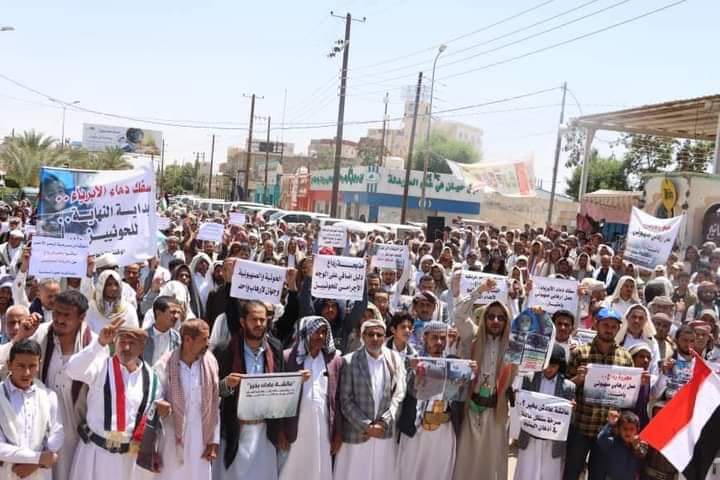 وقفة احتجاجية في مأرب للتنديد بالمجزرة التي ارتكبتها مليشيا الحوثي في رداع
