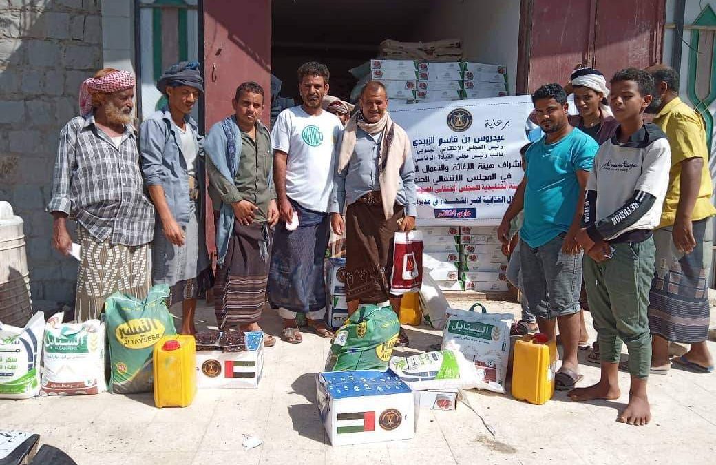 انتقالي حبيل جبر ردفان  يدشن توزيع السلال الغذائية على أسر الشهداء  بالمديرية