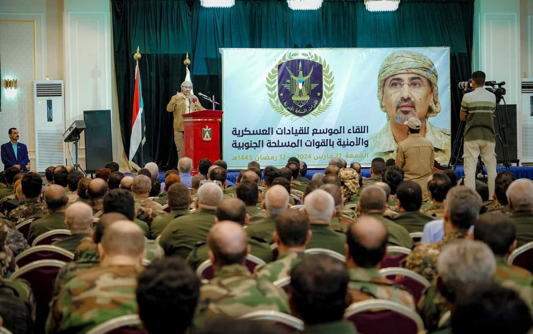 الرئيس القائد عيدروس الزُبيدي: قواتنا المسلحة والأمن صمام أمان الجنوب وضمان انتصار قضية شعبه الوطنية