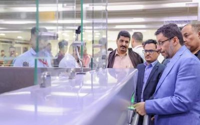 رئيس الوزراء يجري جولة في مطار عدن ويصدر توجيهات لتحسين الخدمات