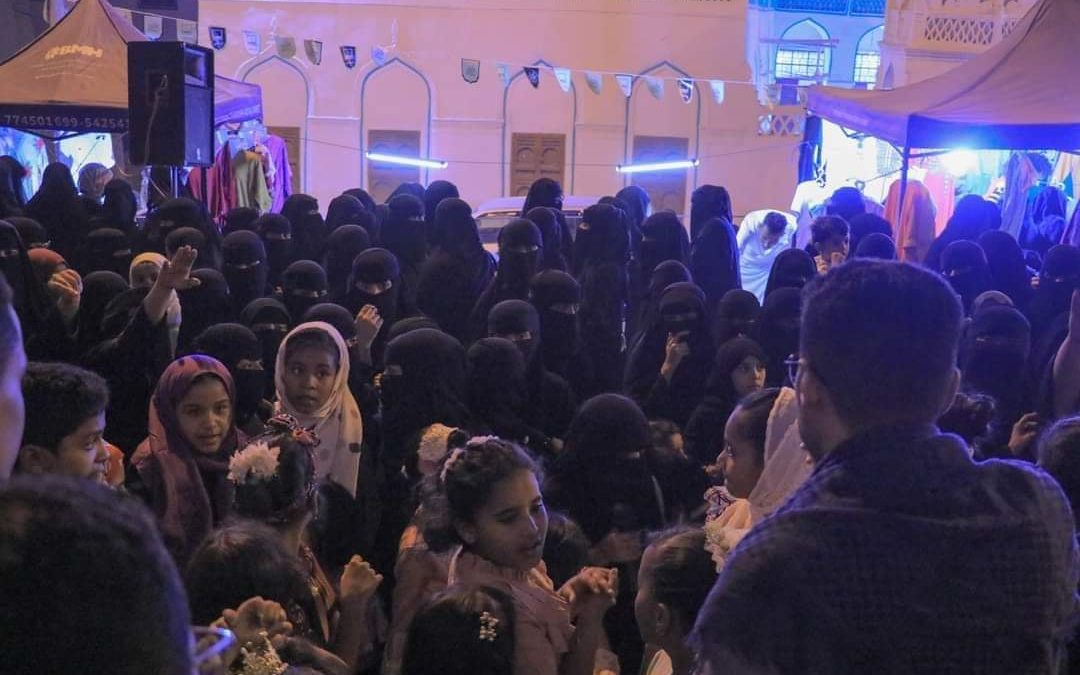بالتعاون مع إدارة الامن والشرطة بوادي حضرموت مؤسسة غيث تنظم حملة توعوية عن” الإبتزاز الإلكتروني