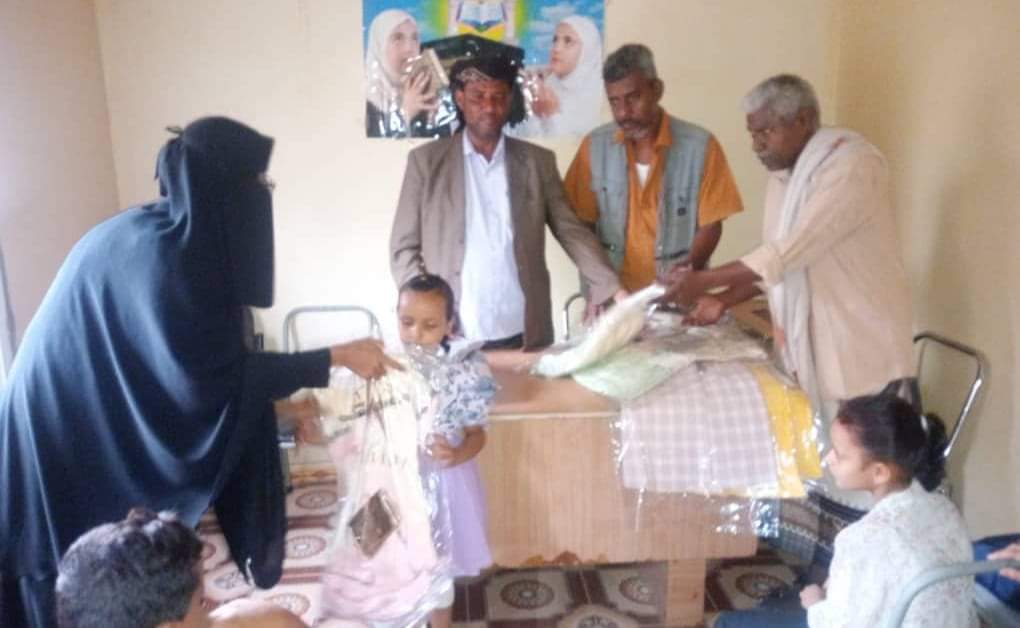 توزيع كسوة العيد لايتام خنفر المقدمة من مصنع أسمنت الوحدة باتيس