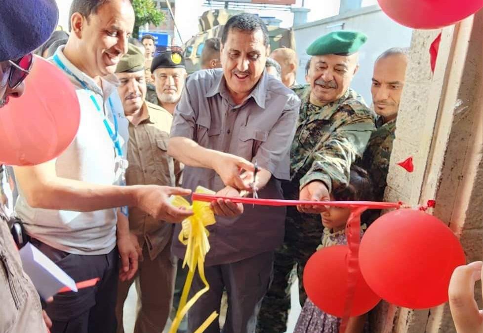 بعد إعادة تأهيله من قبل برنامج (UNDP).. مدير أمن العاصمة عدن يفتتح مركز شرطة المنصورة