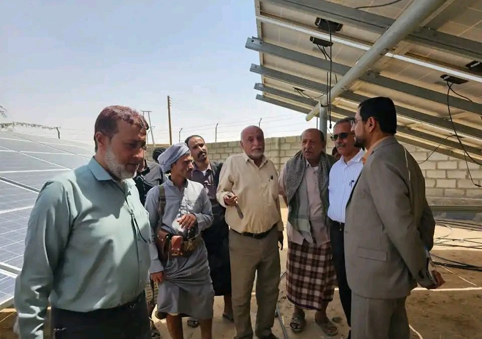 بتكليف المحافظ بن الوزير لجنة برئاسة الدكتور لمروق تزور حقل العوشة المائي وتقف على أبرز التحديات.