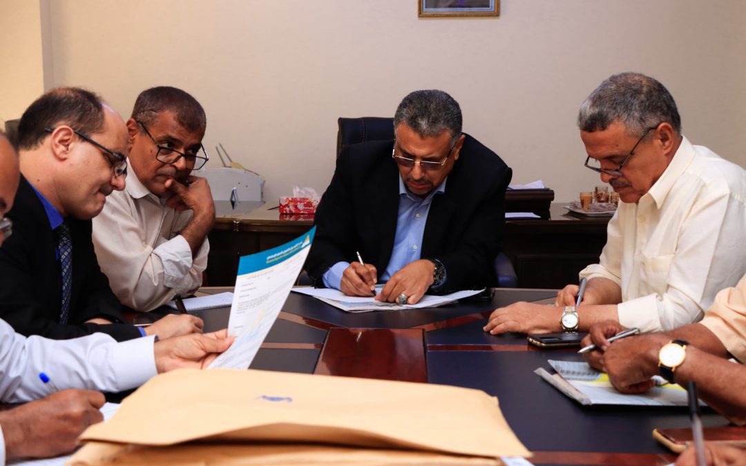 *معاون يترأس اجتماعا لفتح مظاريف مناقصة مشروع مبنى السلطة المحلية بدارسعد*