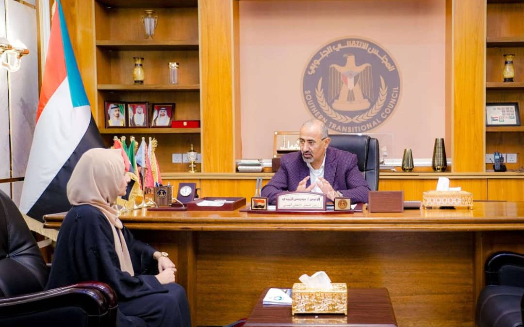 الرئيس الزُبيدي يطّلع على نشاط منظمة “يمن آيد” الأمريكية وتدخلاتها في الجانبين التنموي والاقتصادي