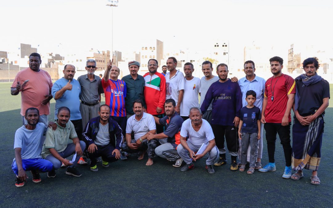 ضمن منافسات بطولة دوري كبار السن الرمضاني لكرة القدم  …فريق السلطة المحلية يحسم نتيجة مباراة الذهاب بتغلبة على فريق اللجان المجتمعية بنتيجة 2_ 1