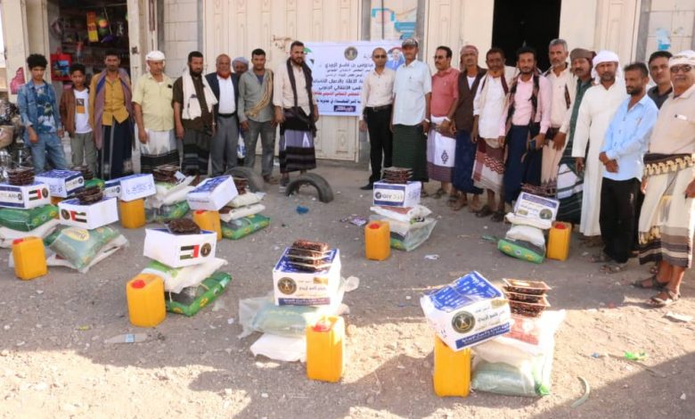 برعاية من الرئيس الزُبيدي .. انتقالي حالمين يدشن توزيع السلال الغذائية لأسر الشهداء بالمديرية