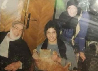 شمس البارودى تنشر صورة نادرة على صفحتها الشخصية مع  زوجها الفنان حسن يوسف و ابنهم محمود