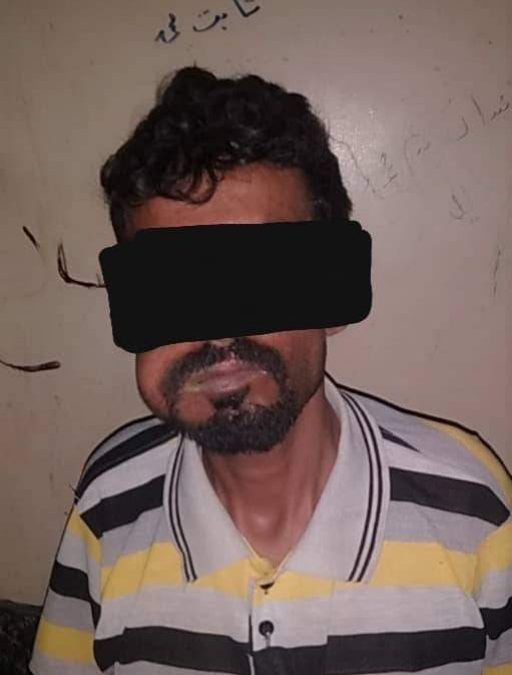 عقب ساعات من تعقبه .. أمن أبين يتسلم قاتل الجندي قاسم النخعي