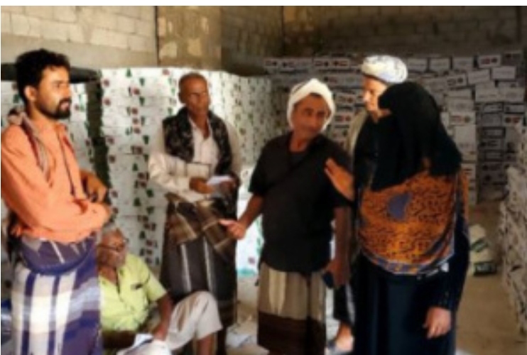 انتقالي أبين يواصل توزيع السلال الغذائية على أسر الشهداء