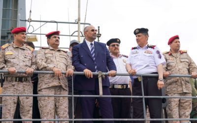 الرئيس الزُبيدي يدشّن إدخال آليات جديدة للقوات البحرية