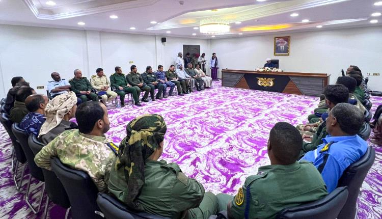 البحسني يثمّن تضحيات رجال الأمن والشرطة بساحل حضرموت ومساندتهم لرجال الجيش في جميع المهام العسكرية والأمنية