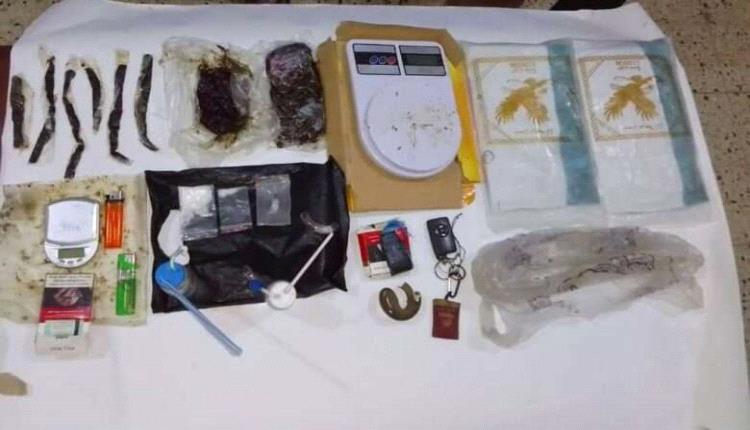 مكافحة المخدرات بساحل حضرموت تضبط عصابة تروج للمخدرات