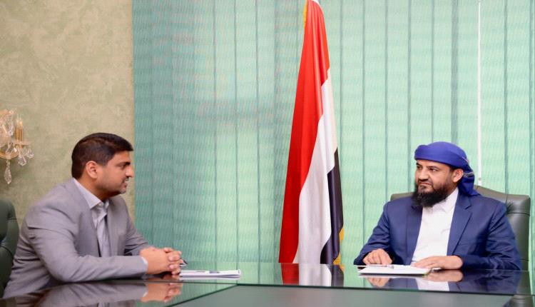 أبوزرعة المحرمي خلال لقاءه المدير التنفيذي لشركة النفط…  ضرورة إلغاء التعيينات التي تمت بناء على المحسوبية