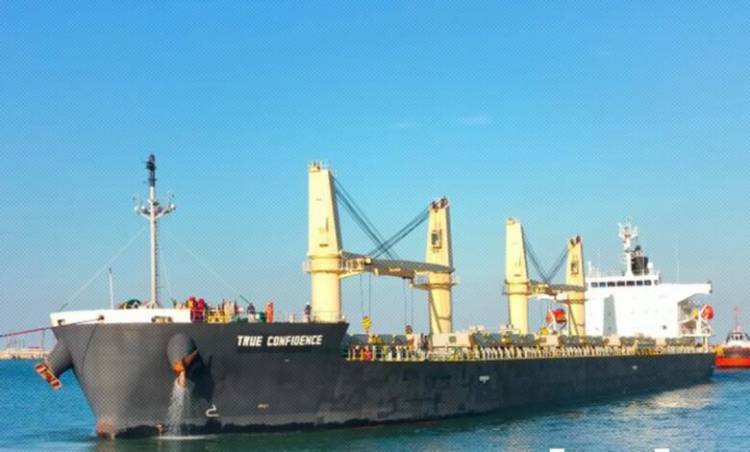 عاجل.. مقتل أفراد طاقم سفينة بريطانية في هجوم للحوثيين على الشحن التجاري بالبحر الأحمر