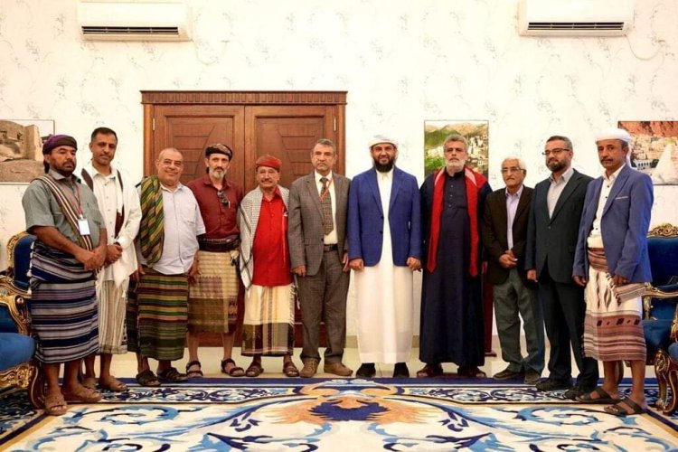النائب المحرمي: يلتقي بمشائخ مكاتب يافع العشرة