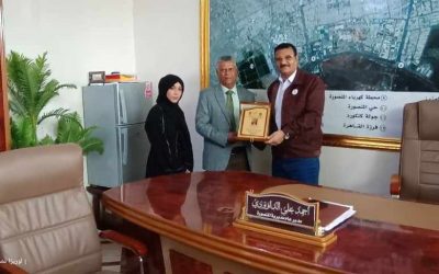 كلية الإعلام بجامعة عدن تكرم مدير عام مدير المنصورة