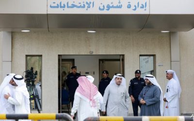 الكويتيون يصوتون في أول انتخابات في عهد الأمير الجديد