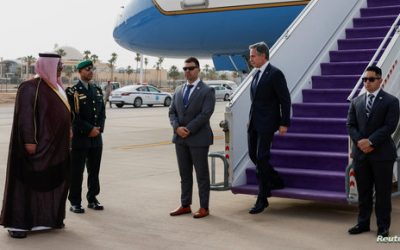 “المحطة الأولى” من جولته في الشرق الأوسط… بلينكن يصل السعودية