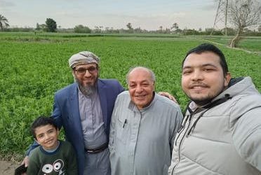 في صورة من صور الوفاء ..معلم مصري كان في اليمن يخصص شقة سكنية لطلابه الوافدين إلى القاهرة