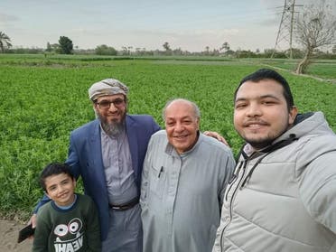 في صورة من صور الوفاء ..معلم مصري كان في اليمن يخصص شقة سكنية لطلابه الوافدين إلى القاهرة